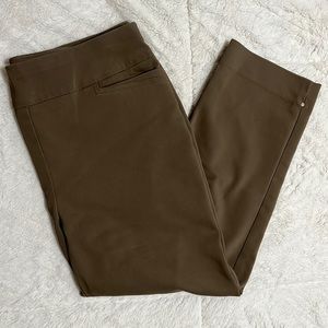 CHICOS, Fabulously Slimming capris, size 10 (1.5 Chicos sizing)